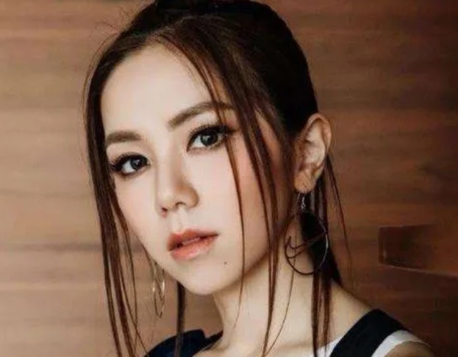 华语乐坛|华语乐坛尴尬现状: 唱歌好听的很难红, 半桶水却越晃越高