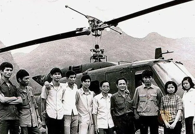 #中国飞机#10位越南飞行员投靠中国，还带了一大礼，加快中国飞机事业20年进程