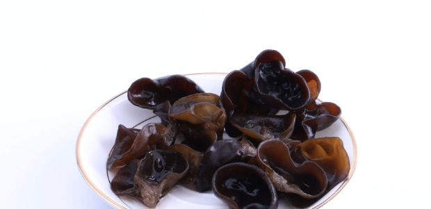 黑木耳@经常吃黑木耳，身体会有哪些改变医生：有几类人一口也不要吃