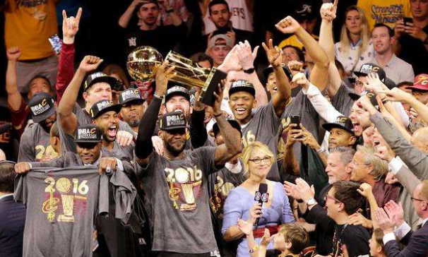 勒布朗·詹姆斯|詹姆斯发短信掀翻热火！前队友：1-3落后勇士，凌晨收到詹皇短信