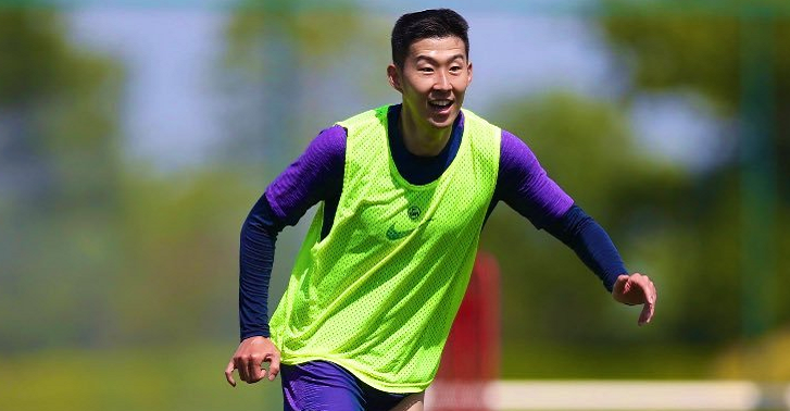 「孙兴慜」热刺训练照:穆帅也留大胡子了?孙兴慜小平头更显阳光!