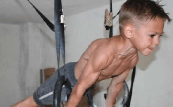 健身|那个9岁就一身肌肉的小男孩，想不到5年过去变成这样了