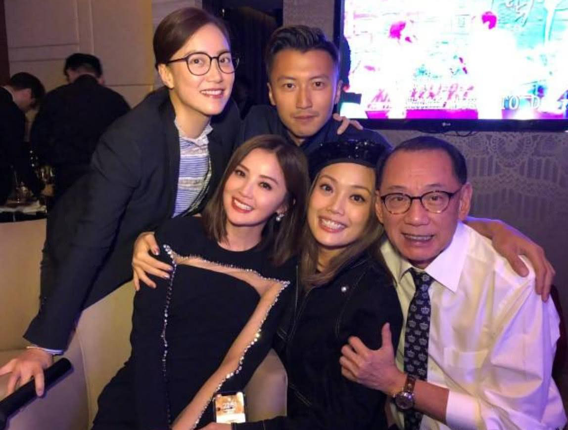 谢霆锋|她陪伴谢霆锋25年，未婚却生下私生女，今48岁撑起娱乐圈半壁江山