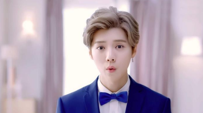 鹿晗|曾经的大明星彻底凉凉，后来直播仅有7人，还是你认识的流量明星吗？