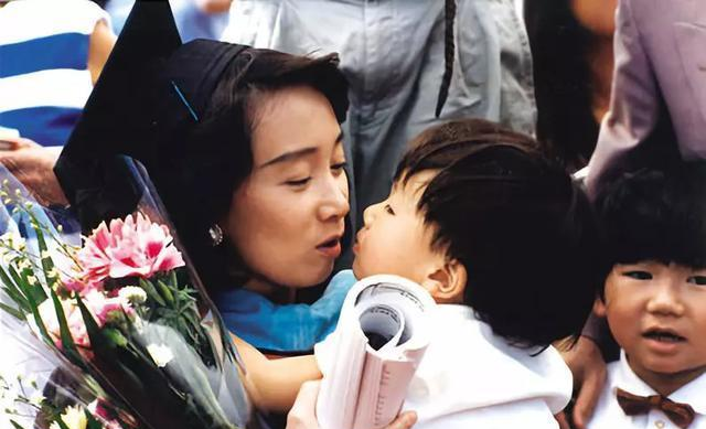 斯坦福|她把三个孩子送进斯坦福，学霸妈妈的忠告：教育的关键时期在小学