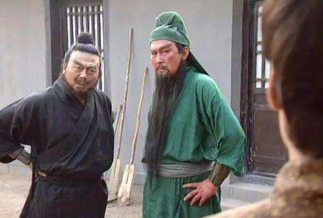 刘备|刘备得卧龙凤雏，为何不能一统天下？姜维临死前，不小心说漏了嘴