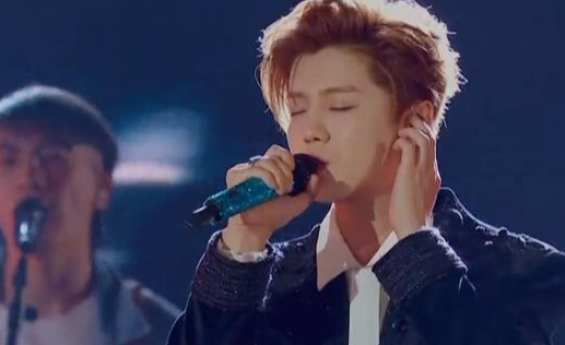 鹿晗|鹿晗30岁唱中秋晚会，央视镜头下的状态是最真实的，谁注意歌词?