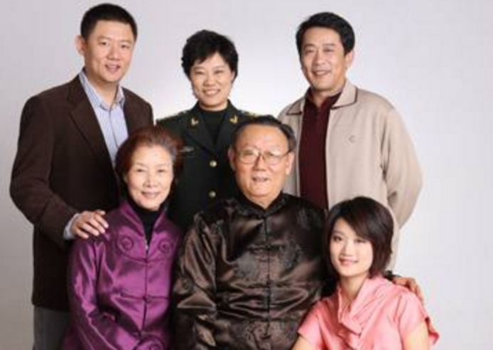 『吕中』国家一级演员吕中：儿子是著名导演，儿媳是国际影后，一家人皆是龙凤