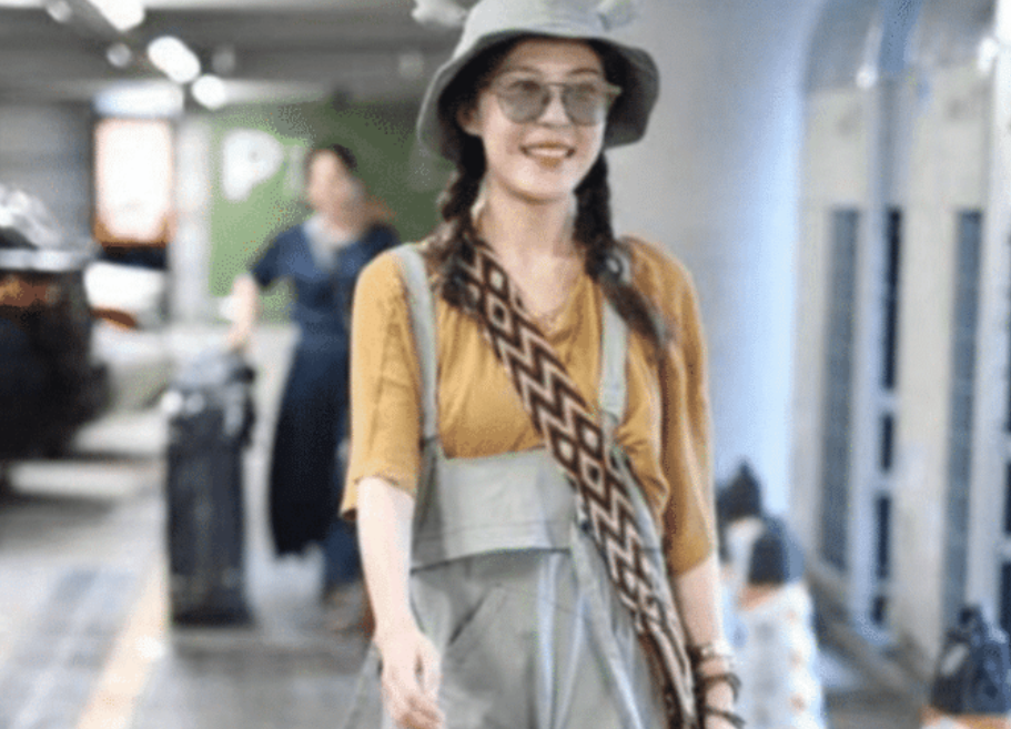 [胡一菲]当168“胡一菲”撞上167“美嘉”，网友：终于明白腿直和腿细哪个更重要