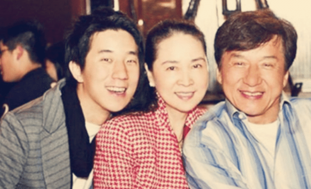 林凤娇|当年的林凤娇到底有多美？在没P图的年代，甩小20岁的吴绮莉几条街