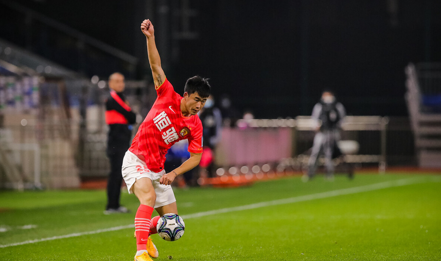 广州恒大|再战苏宁!恒大首发11人已浮现:6大新星刮青春风暴,2名归化领衔