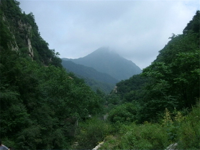 寺庙|我国最险峻的山,惊险程度堪比华山,更是用纯铁打造庙顶