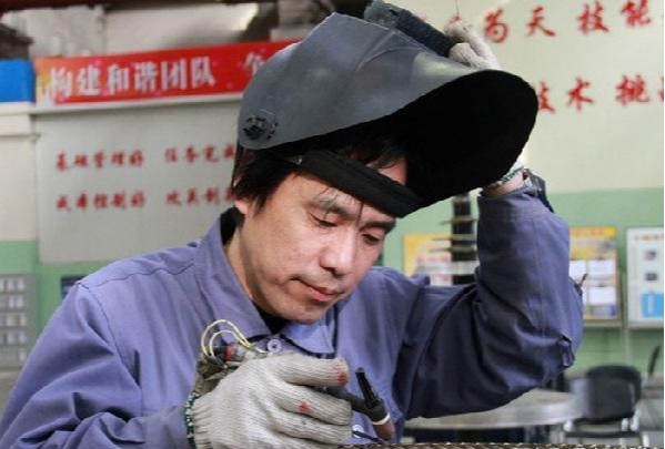 东风导弹|中国第一焊工，只在没事时焊接东风导弹，拒绝外国8倍年薪邀请