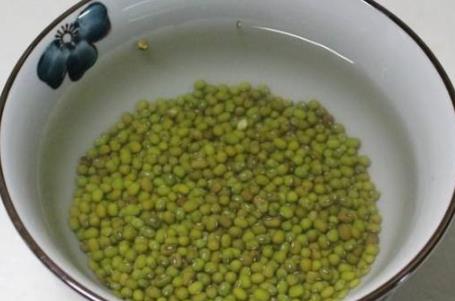 「雪糕」一道适合夏天的小零食，制作简单消暑降温，小孩子不闹着吃雪糕了