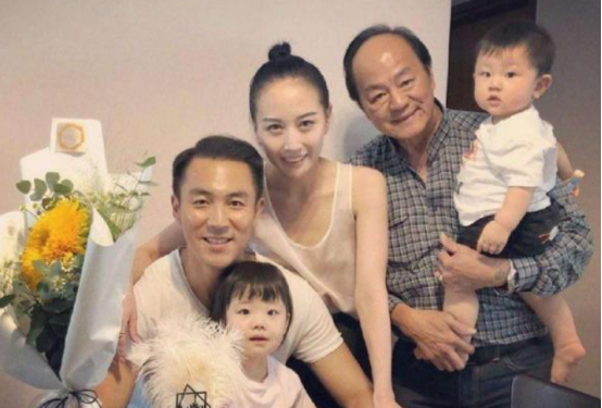 狄龙|73岁狄龙近照曝光，足足隐藏了39年的儿子，原来是大家都熟悉的他！
