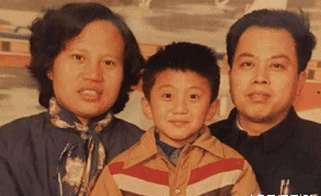 孙俪|难怪孙俪从不晒公婆，看到他们的全家福后，网友：这颜值谁敢晒啊