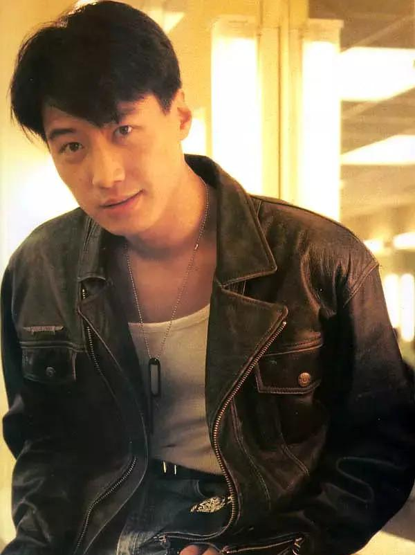 她是国内著名模特,4年花光天王7个亿,离婚后闪嫁富二代,如今胖成球!