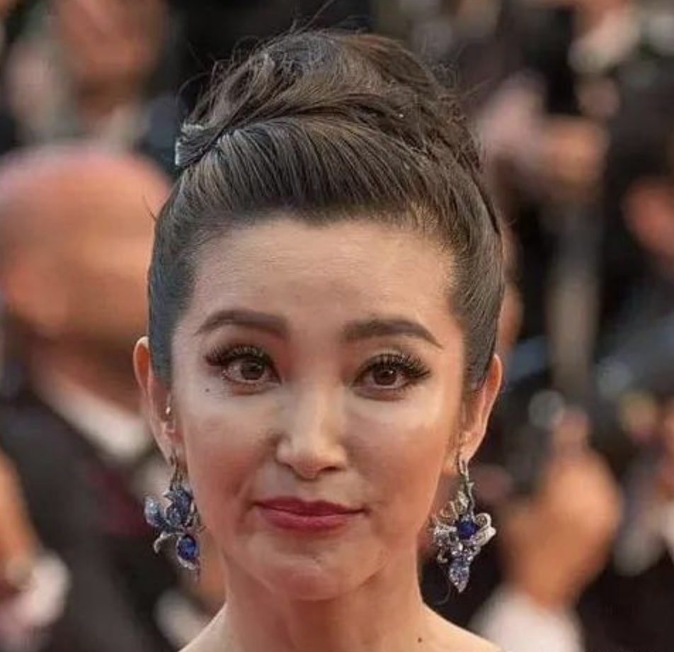 明星|明星特写是“照妖镜”？女星未修图下颜值不再，底妆斑驳卡粉严重