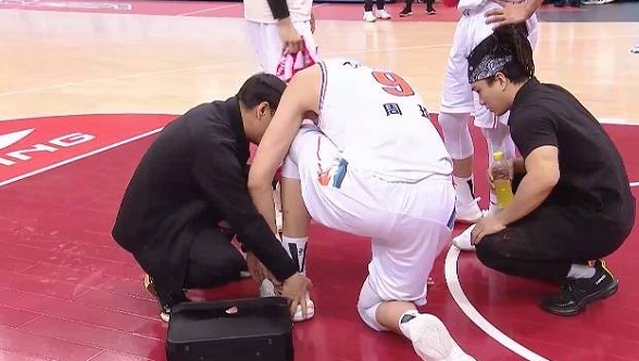 华为|8连胜+19分逆转！辽篮121-108新疆，郭艾伦35+10，周琦伤退