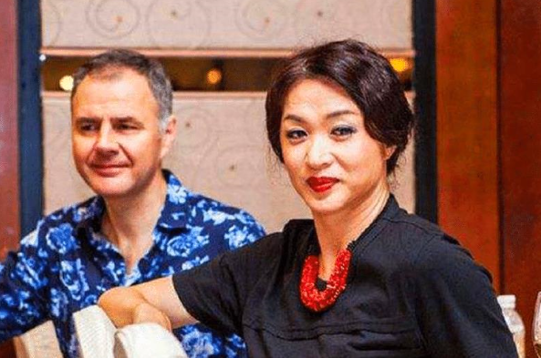 金星|金星直言和老公汉斯“离婚”只用了5分钟！刚登记完就进警察局