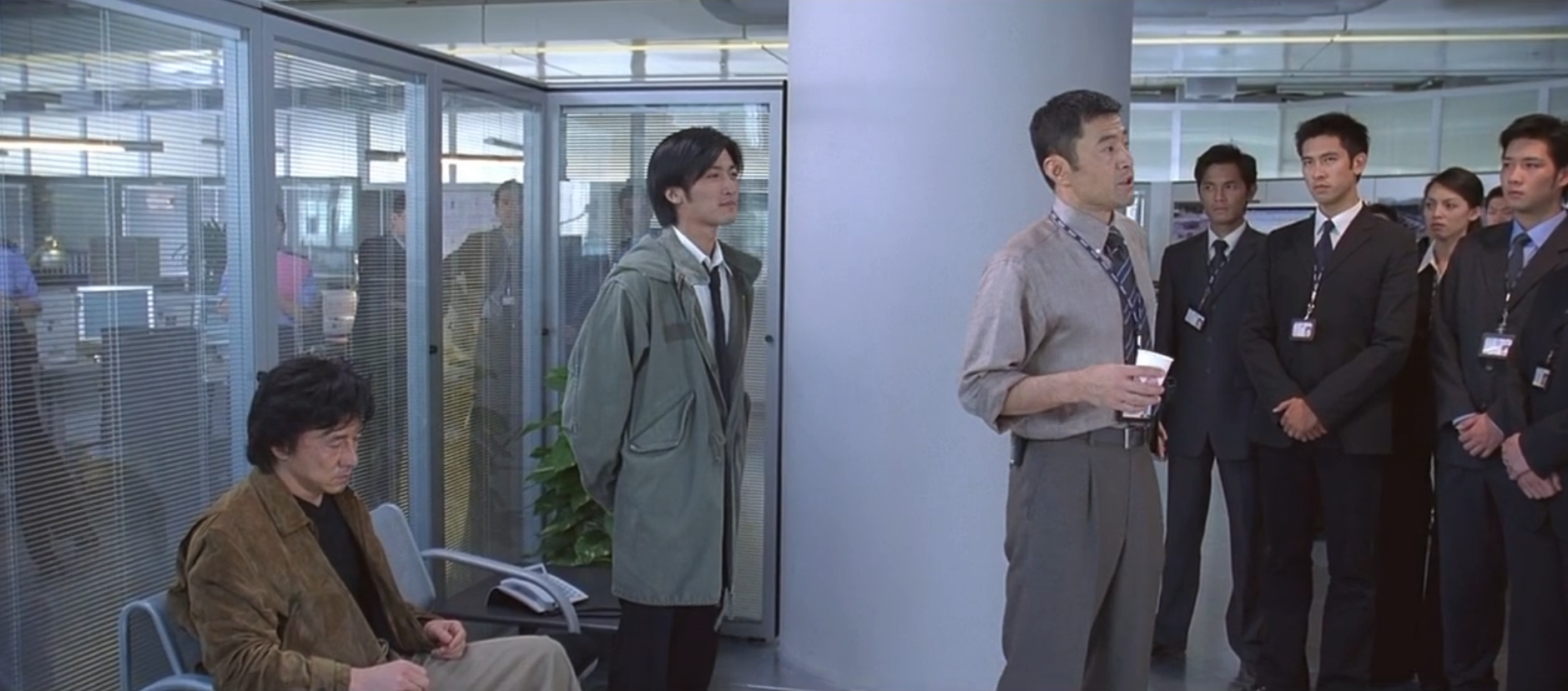 「成龙」2004年,为拯救香港电影,成龙一路超支花1.2亿拍《新警察故事》