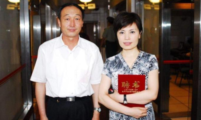 59岁的李瑞英,隐瞒了33年青梅竹马的老公,原来是这么熟悉的他!