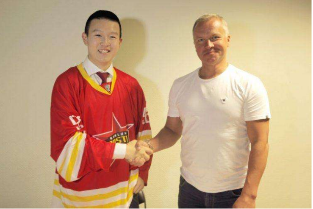 英达|同是英达儿子，一个年薪百万为国争光，另一个31岁成“反面教材”