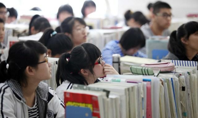 @为何平时考试成绩很好，高考时却一落千丈？班主任：这3点是关键