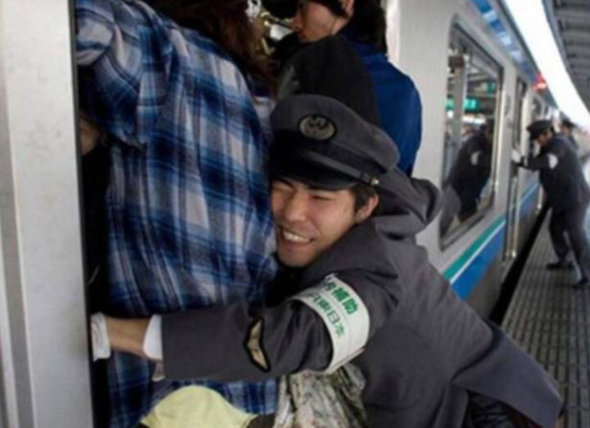 #日本#日本地铁可以挤到人“意外怀孕”? 看到这组照片后,告诉你真实的情况!