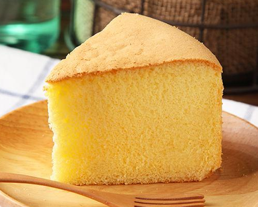 #鸡汤#对烘焙新手来说，戚风蛋糕是一款烘焙入门的蛋糕，但是它也有很多的小技巧！