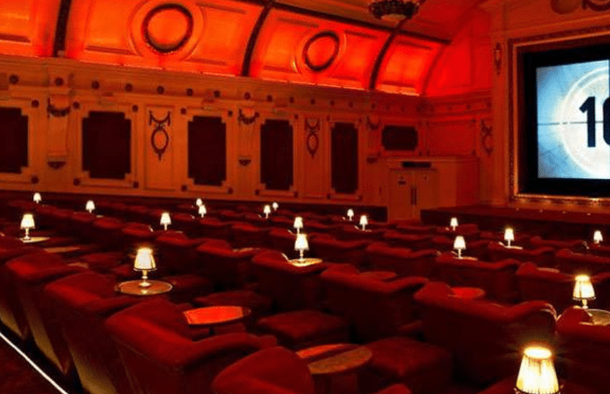 『电影』中国游客在荷兰电影院，为啥会感觉尴尬？荷兰人：少见多怪！