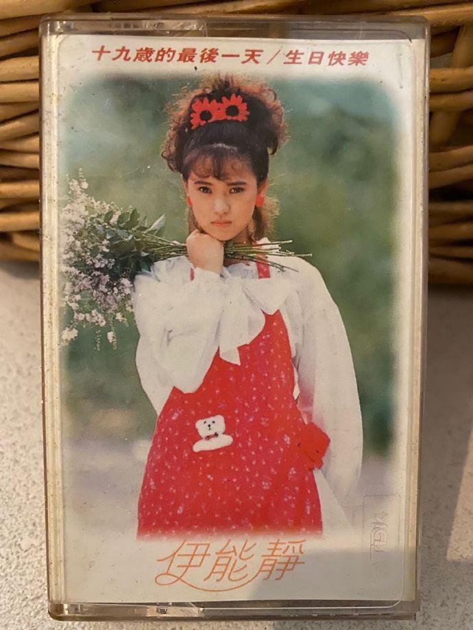 伊能静|伊能静“真人”美不美？看到路人素镜头下的她，谁敢信这是52岁的人？