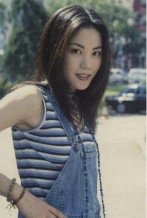 「王菲」张柏芝为何会输给大11岁的王菲？论富养女儿的重要性