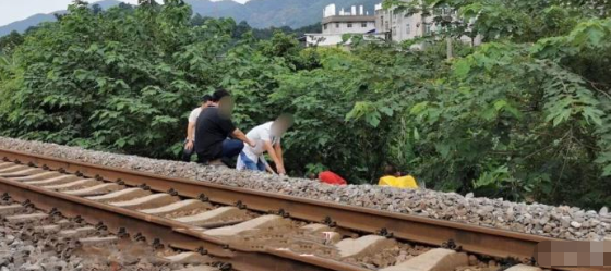 前方冲锋号|突发!福州一女子被火车碾压身亡,现场画面引起不适