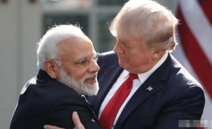 「美国」13亿大国被特朗普逼急了，打响“反美”第一枪：冻结美国企业资金！