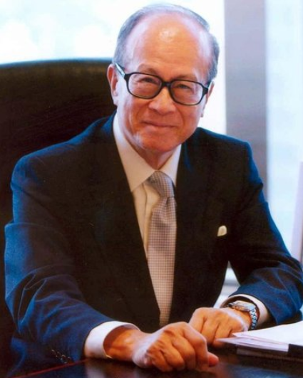 「何鸿燊」李嘉诚年轻时,向华强年轻时,看了何鸿燊年轻照:难怪孩子这么多