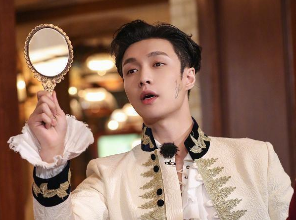 #张艺兴#张艺兴离开《极限挑战》原因曝光！不仅是自身问题，还与邓伦有关