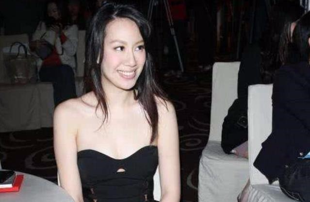 洪金宝|洪金宝36岁女儿至今未嫁，当网友看到照片后才明白，这谁敢娶啊