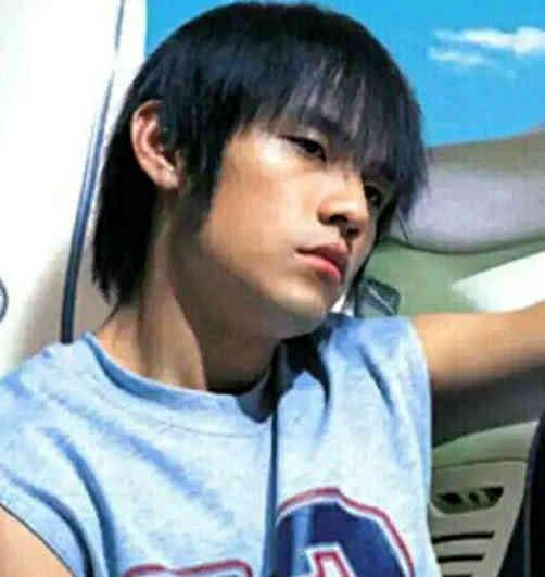 周杰伦|他曾遭刘德华嫌弃,张惠妹直接拒绝他,如今他却成乐坛风云人物