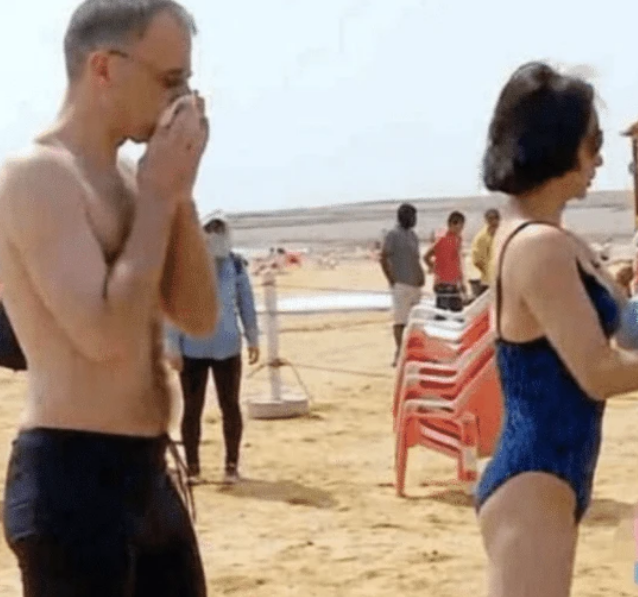 「金星」有种“分界线”叫金星戏水，上身韵味十足，看到下半身后：打扰了！