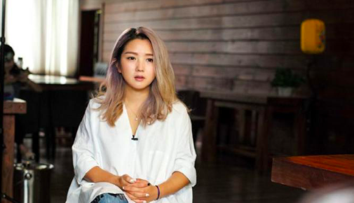 【何洁】何洁灿烂情史：6个男人无缝衔接，5年生3孩，一把好牌打的稀巴烂