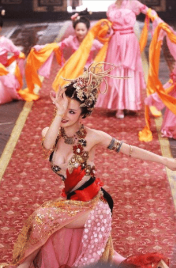 妲己|迪丽热巴被说太保守无法演妲己,但看到照片后全网打脸