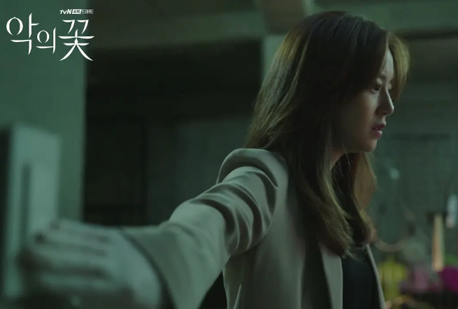 李准基|豆瓣9.2，李准基、文彩元的《邪恶之花》是如何一步步拿下观众的？