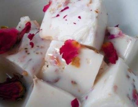 牛奶：天气热了，快来学会这道牛奶冻，不用再出去买冰淇淋吃了