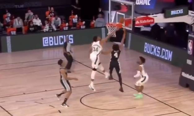 字母哥|开门红！热身赛雄鹿113-92马刺，字母哥22+3+4+3，沃克14分