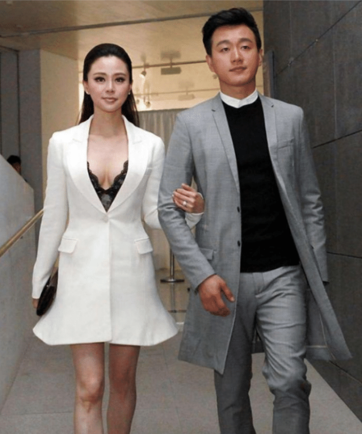 「郭德纲」最强“师生恋”，让老师8年生3孩子！今40岁老师被宠成公主