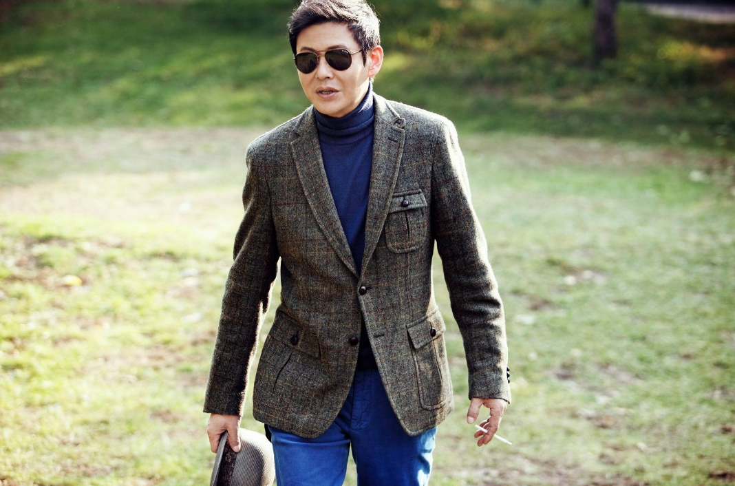 董卿|曾与董卿同居6年,因说错话被央视开除,如今56岁生活一言难尽