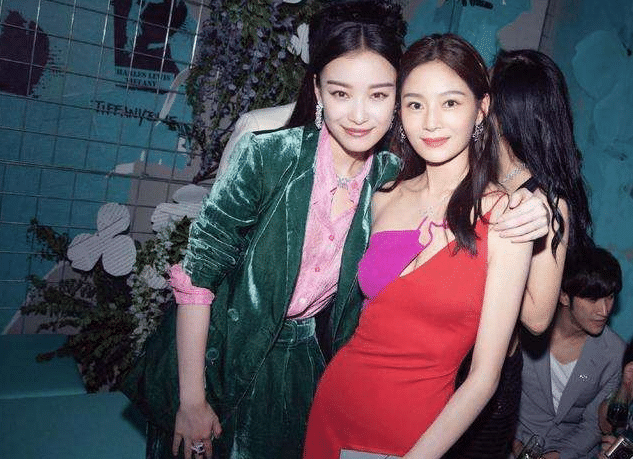 王媛可|因为长得太帅，妻子倒追五年才得手，婚后两人生活甜蜜