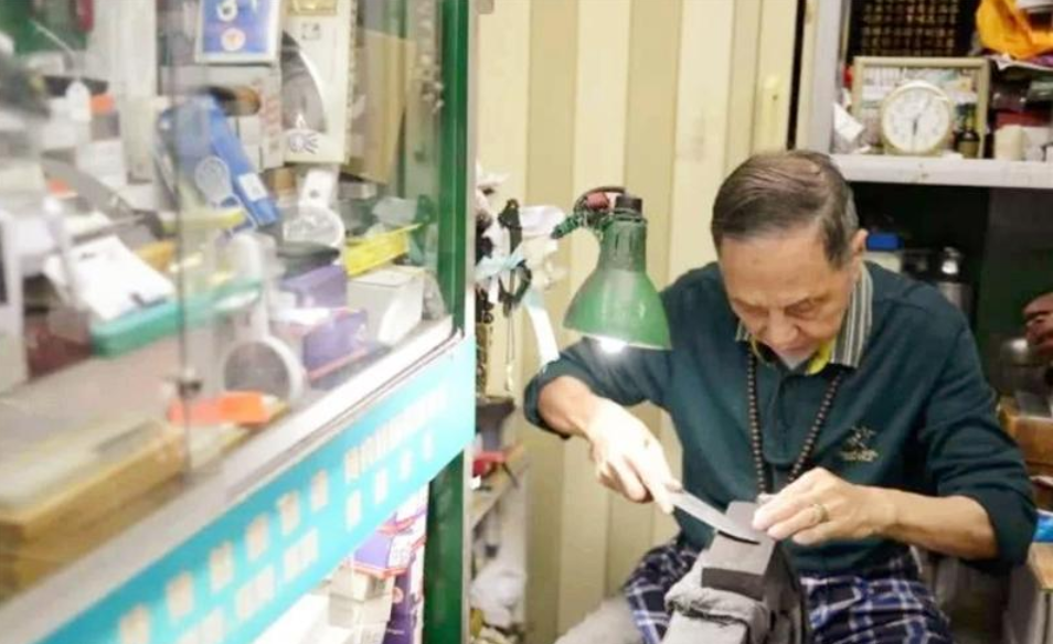 颜夕趣史|他是“香港刀王”,磨把菜刀要千元,顾客却分布半个地球