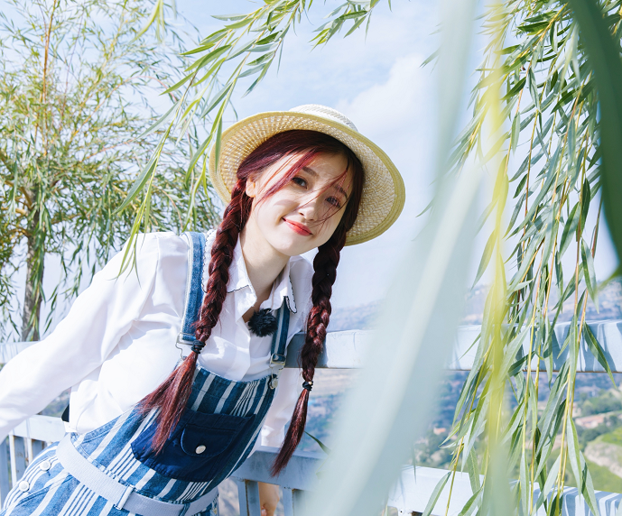 虞书欣|《极挑》虞书欣录节目零食不离口，遭观众质疑：来捞快钱？